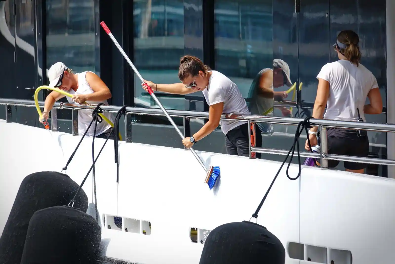 yacht cleaning services